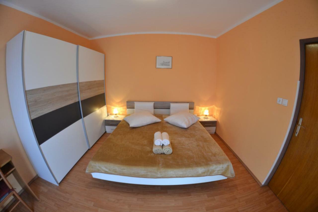 Apartman Jadranka Palit Exteriör bild