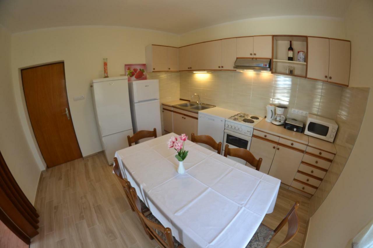 Apartman Jadranka Palit Exteriör bild
