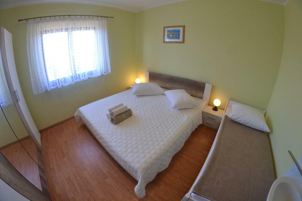 Apartman Jadranka Palit Exteriör bild