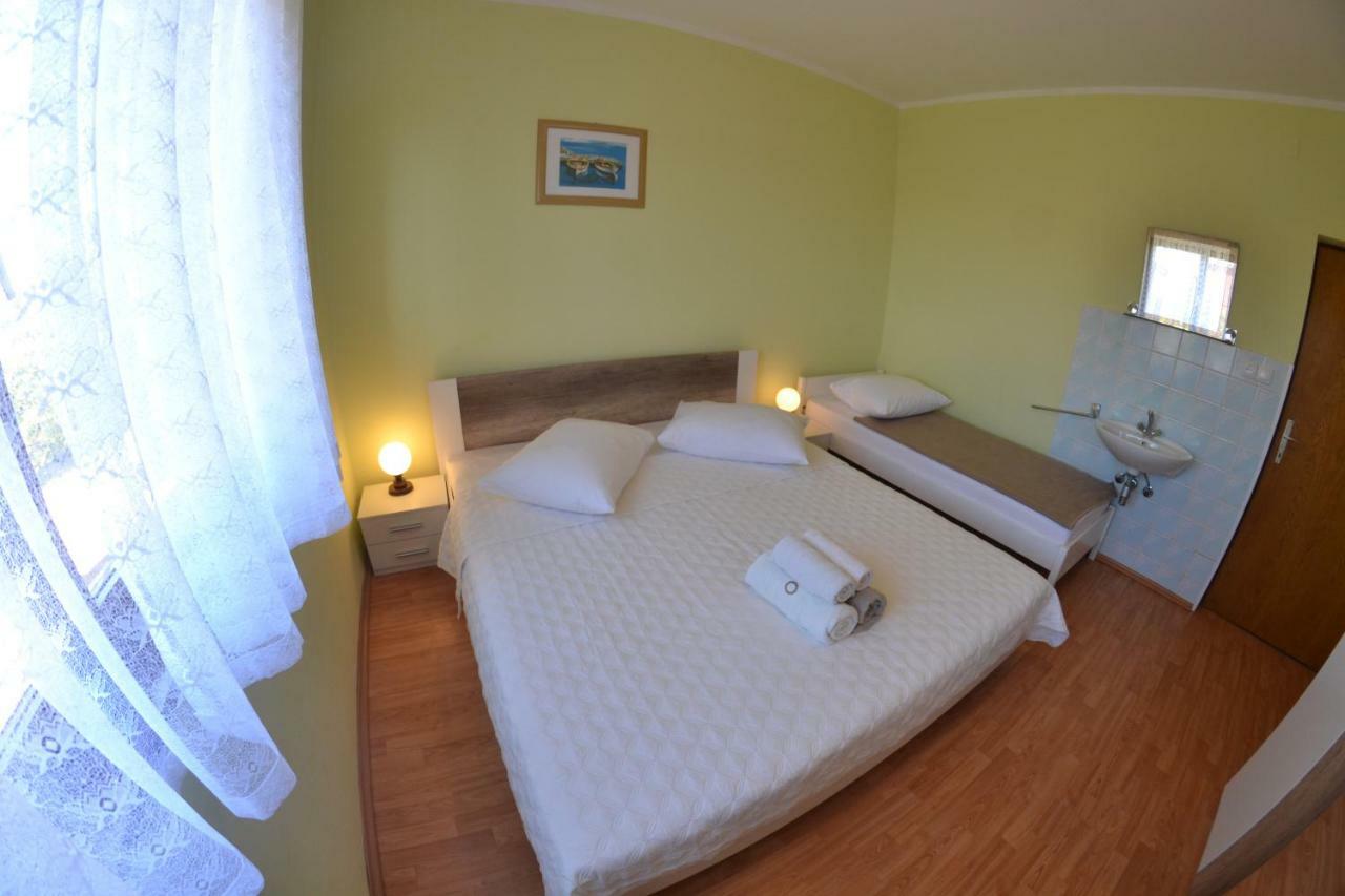 Apartman Jadranka Palit Exteriör bild