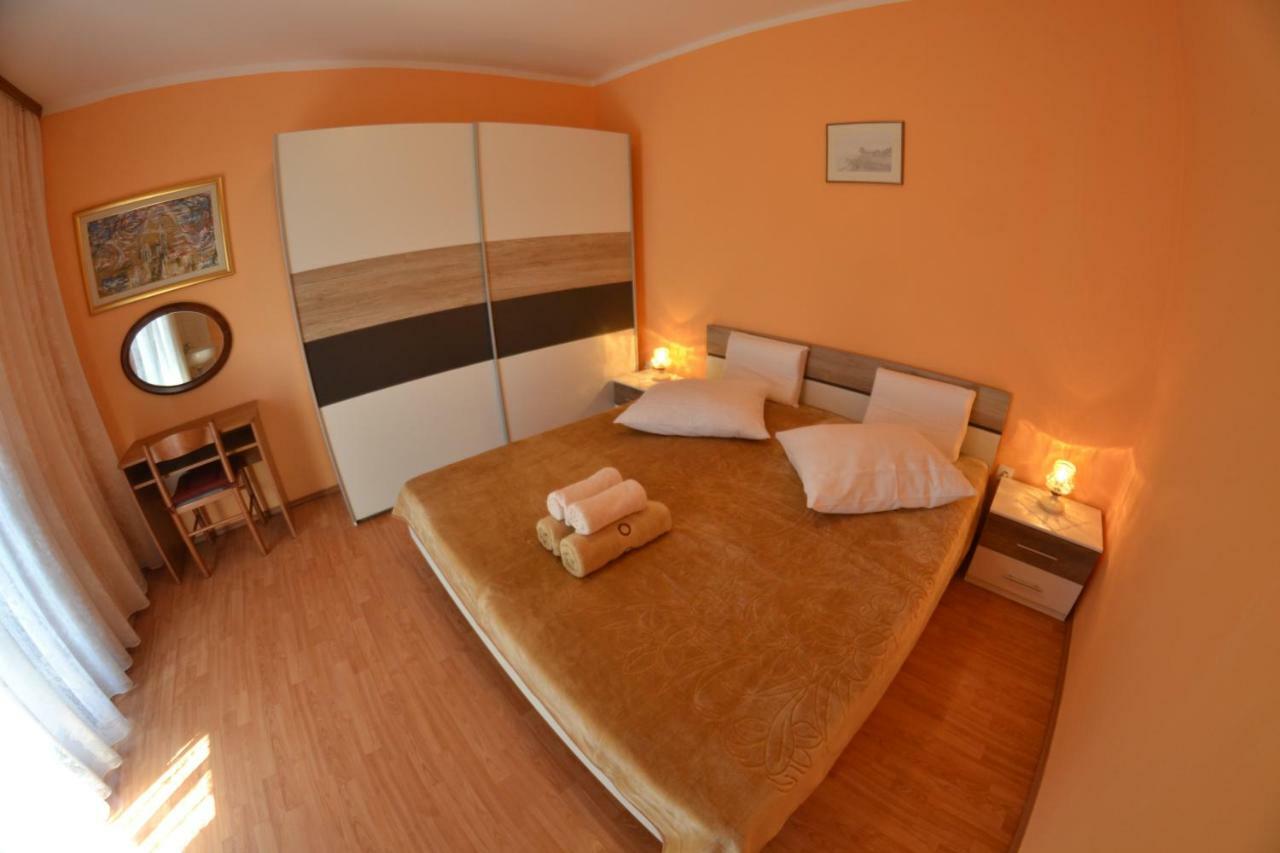 Apartman Jadranka Palit Exteriör bild