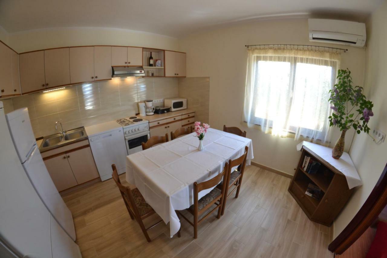 Apartman Jadranka Palit Exteriör bild