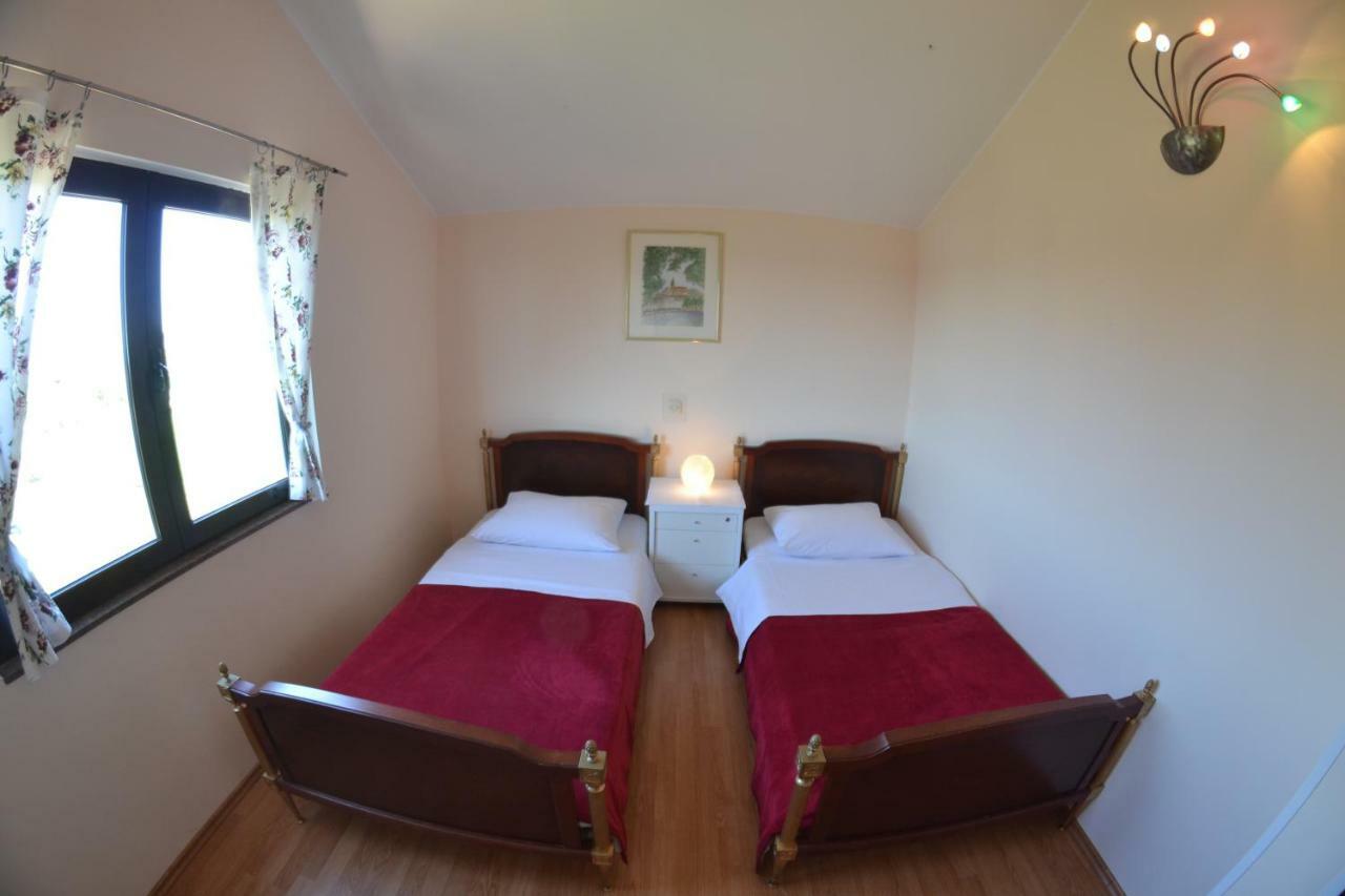 Apartman Jadranka Palit Exteriör bild